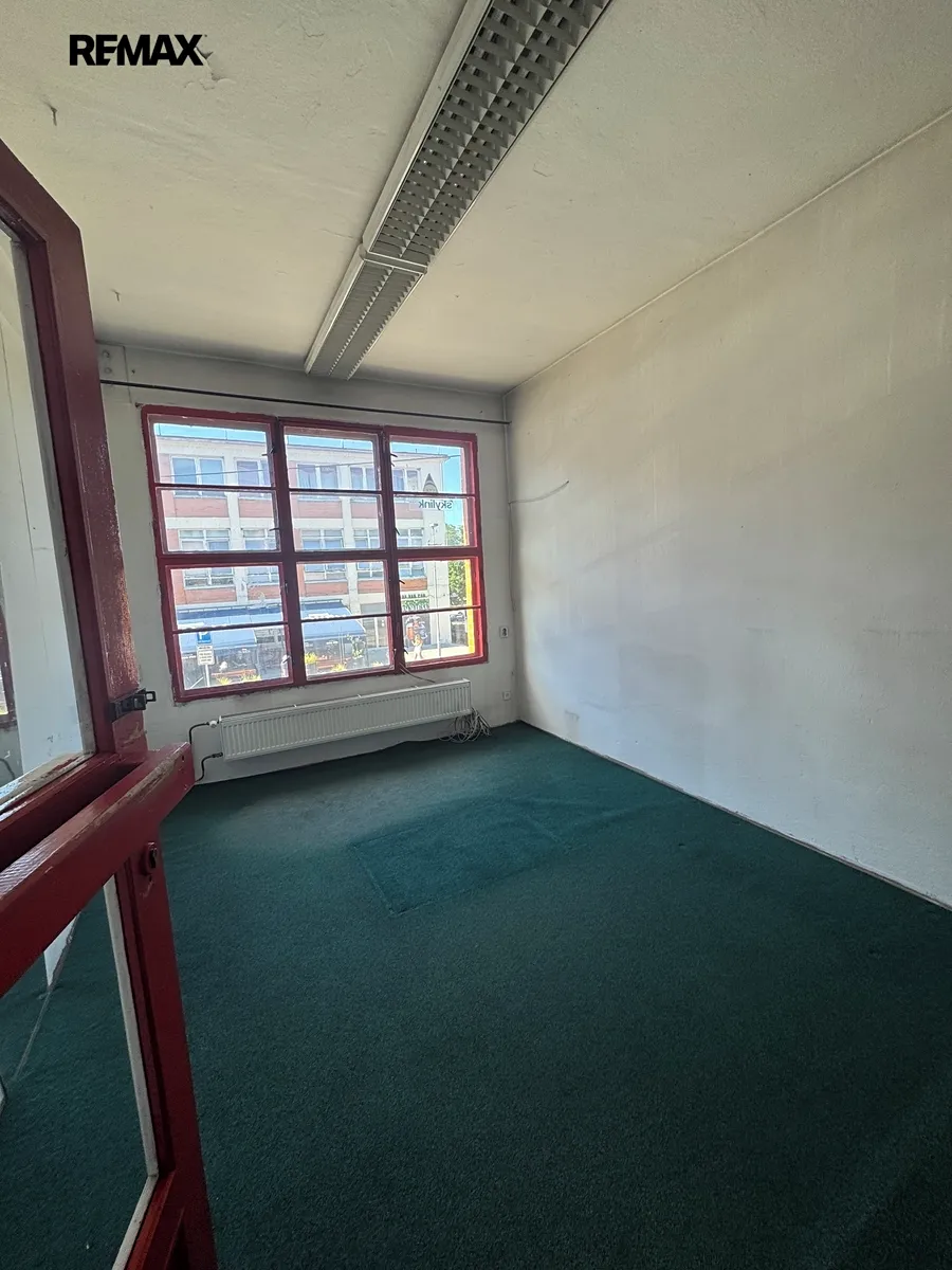 Pronájem obchodního prostoru 14 m²